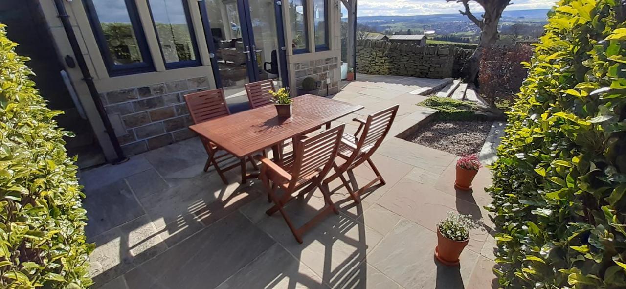 Lane End Cottage Holmfirth - Panoramic Views, Modernised With Offroad Parking Exterior photo